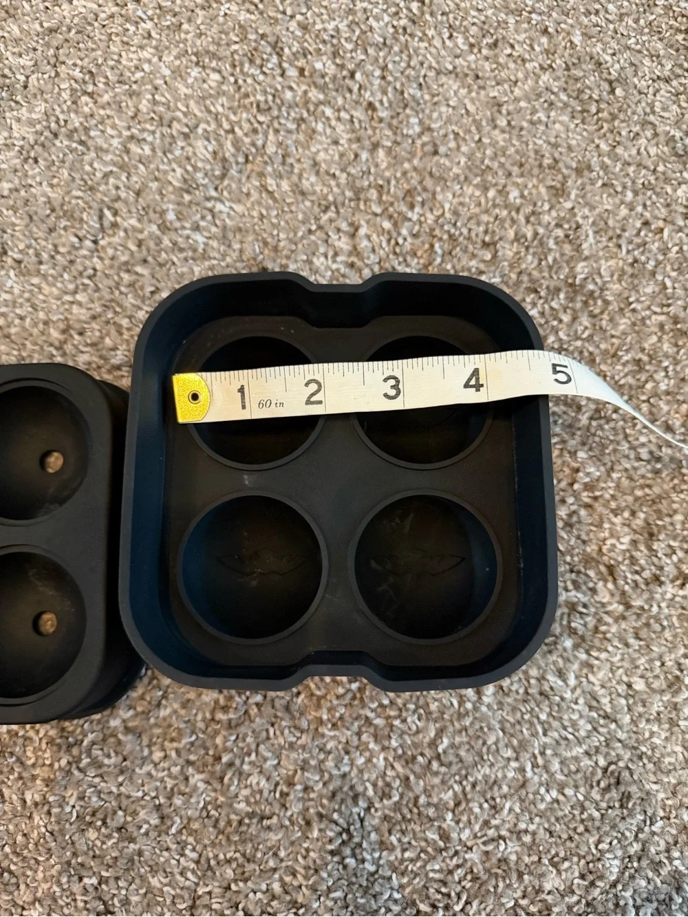 Silicone 4-Cavity Round Mold Baking or ice Tray Black